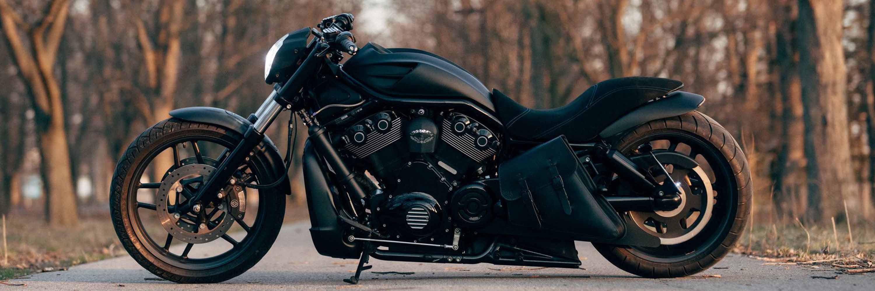 Harley-Davidson® V-Rod レザーバッグ | 米国で手作りされたサドルバッグ